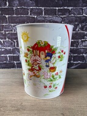 Vintage 2003 Strawberry Shortcake Metal Trash Can